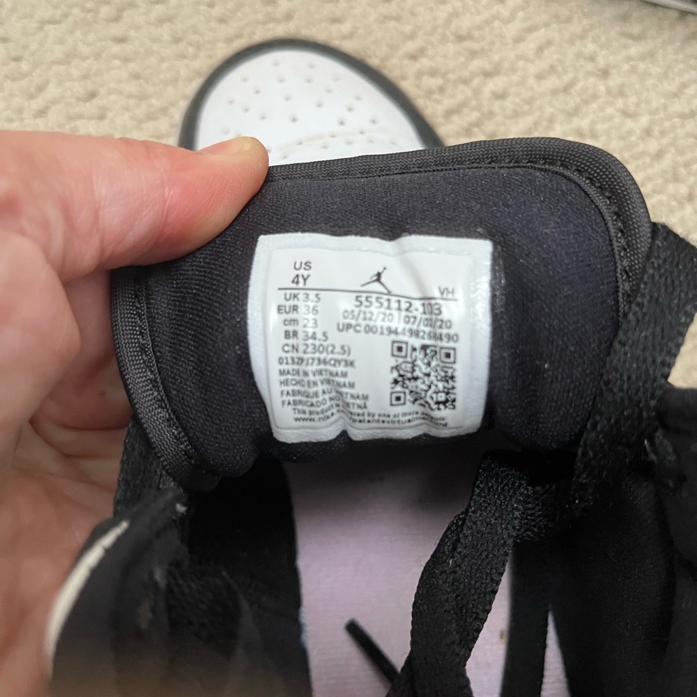 Air Jordan 1 - Picture 2 of 5